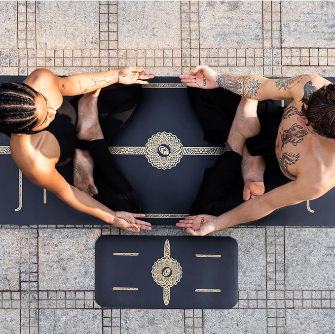 Liforme Travel Yoga mat – Patented Alignment System, Warrior-Like Grip, Non-Slip, Eco-Friendly, Ultra-Lightweight and Sweat Resistant, Made with Natural Rubber