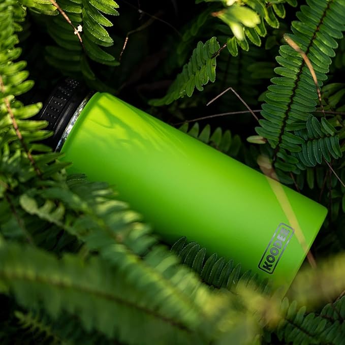 koodee 26 oz Insulated Water Bottle Stainless Steel Double Wall Vacuum Metal Sports Water Bottle with Leakproof Spout Lid, Wide Mouth Water Bottle (Apple green)